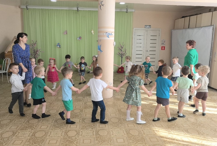 СОЛНЫШКО В ГОСТЯХ У МАЛЫШЕЙ.