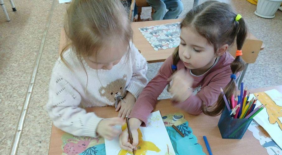 ДЕНЬ ЦВЕТНЫХ КАРАНДАШЕЙ.